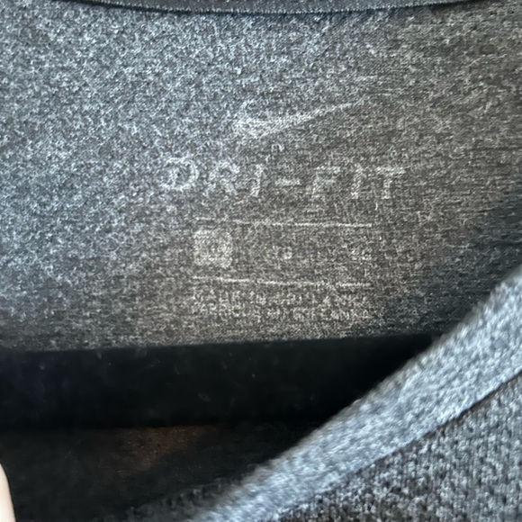 Nike Dri-Fit - Picture 2 of 2